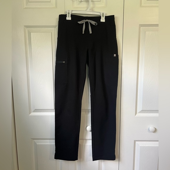 Gently Used Figs Scrub - Picture 1 of 3